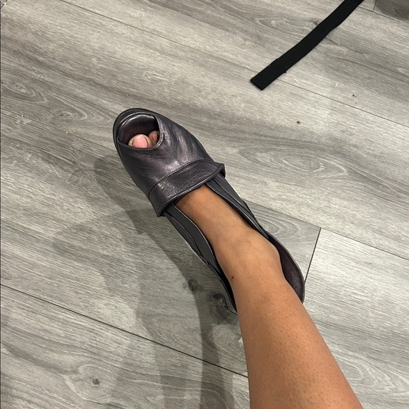 Jerome C. Rousseau Metallic Grey Purple Women's Peep-Toe Shoe 38 1/2 - Picture 2 of 13